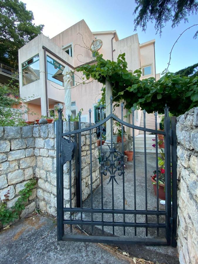 Apartments Mandarina Garden Petrovac Eksteriør billede