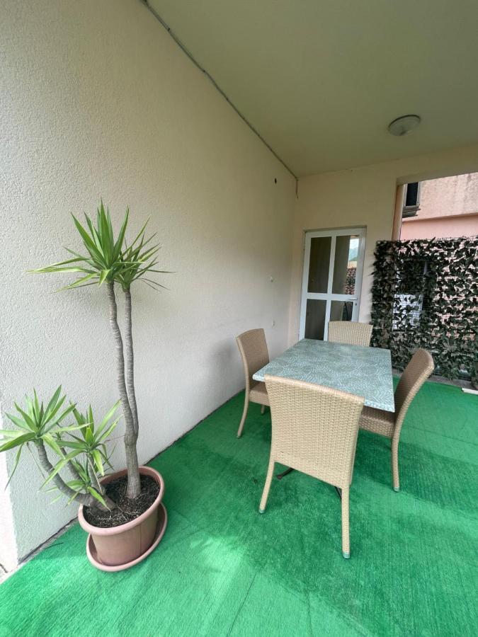Apartments Mandarina Garden Petrovac Eksteriør billede