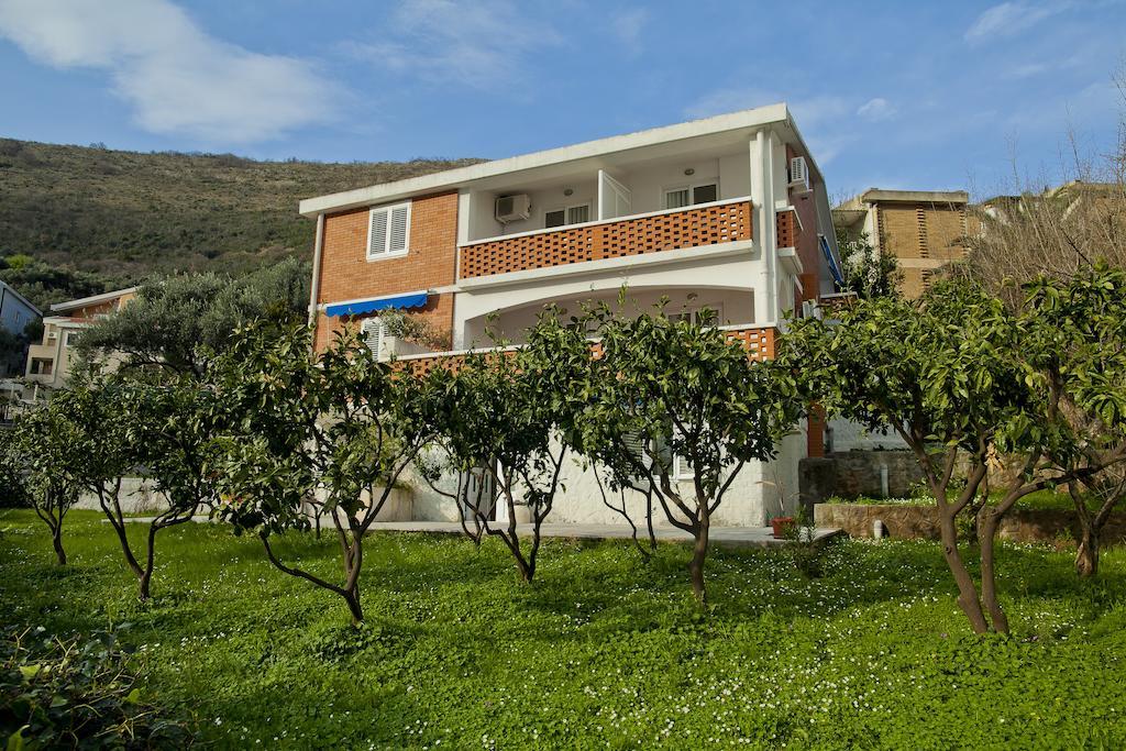 Apartments Mandarina Garden Petrovac Eksteriør billede