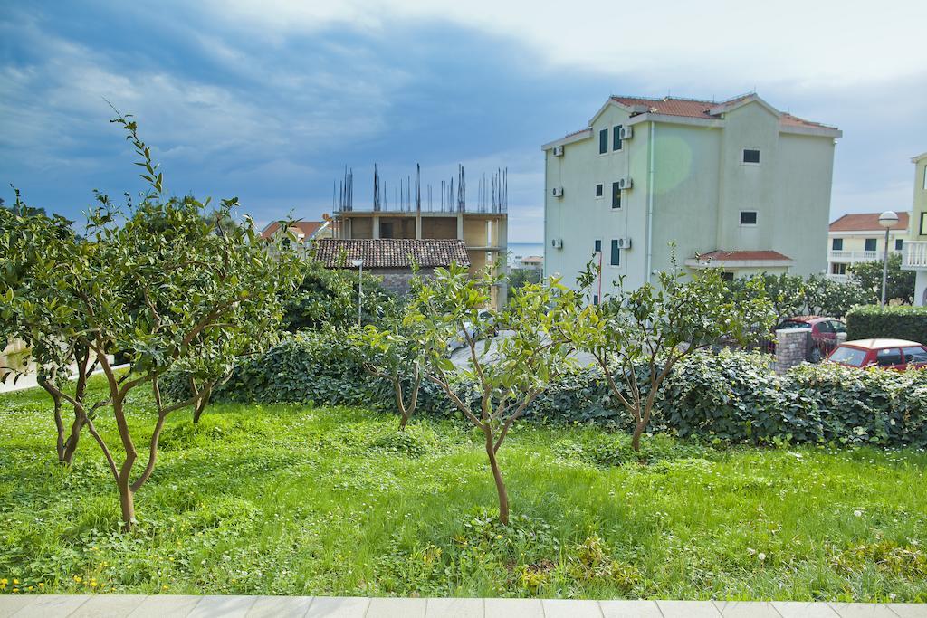 Apartments Mandarina Garden Petrovac Eksteriør billede